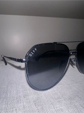 DIFF x Jessie James Decker Black Aviator Sunglasses Polarized